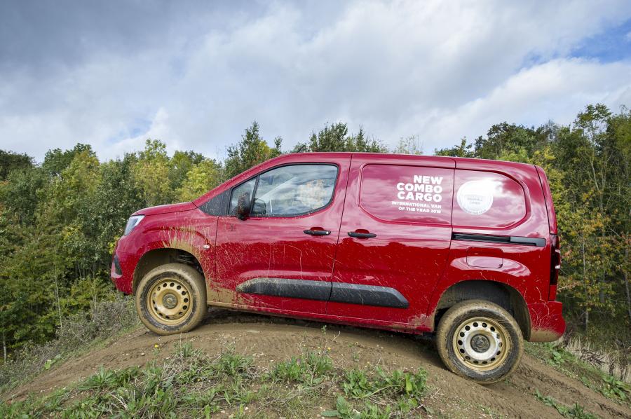  Vauxhall Combo Cargo 4x4 2020 года  (фото 8 из 13)